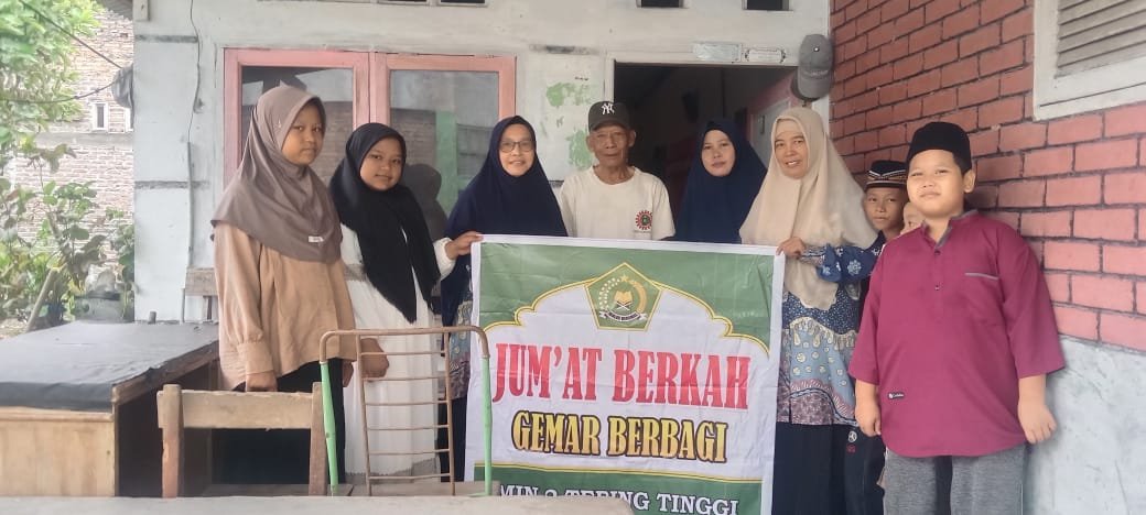 MIN 2 Tebing Tinggi,Tebar Kebaikan Santuni Kaum Dhuafa Dalam Kegiatan Jumat Berkah